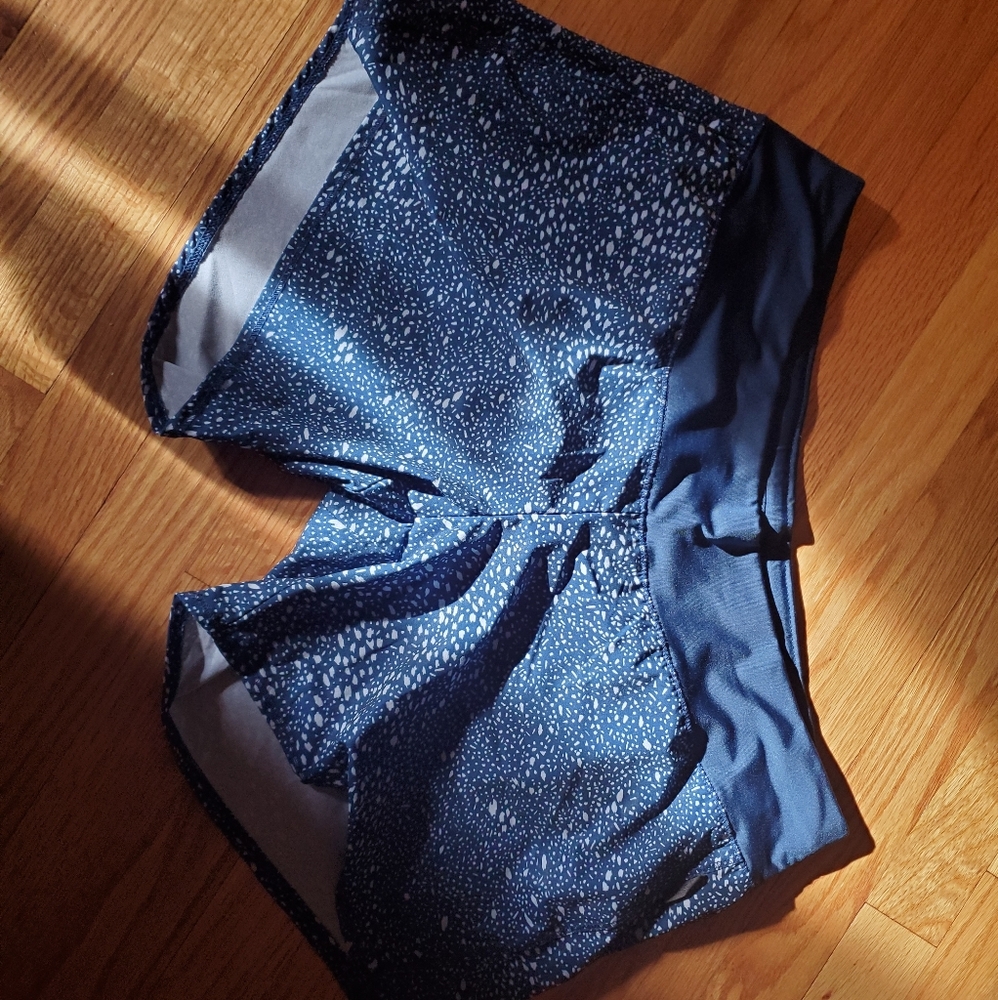 Running shorts